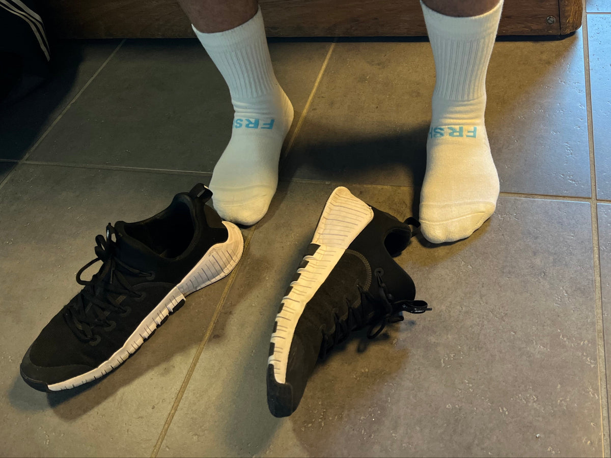 fijne kwaliteit dames sokken. sokken passen bij je outfit. maken het compleet. FRSH Core sokken wit heren maat 39-43 – FRSH merknaam zichtbaar, premium naadloze sok