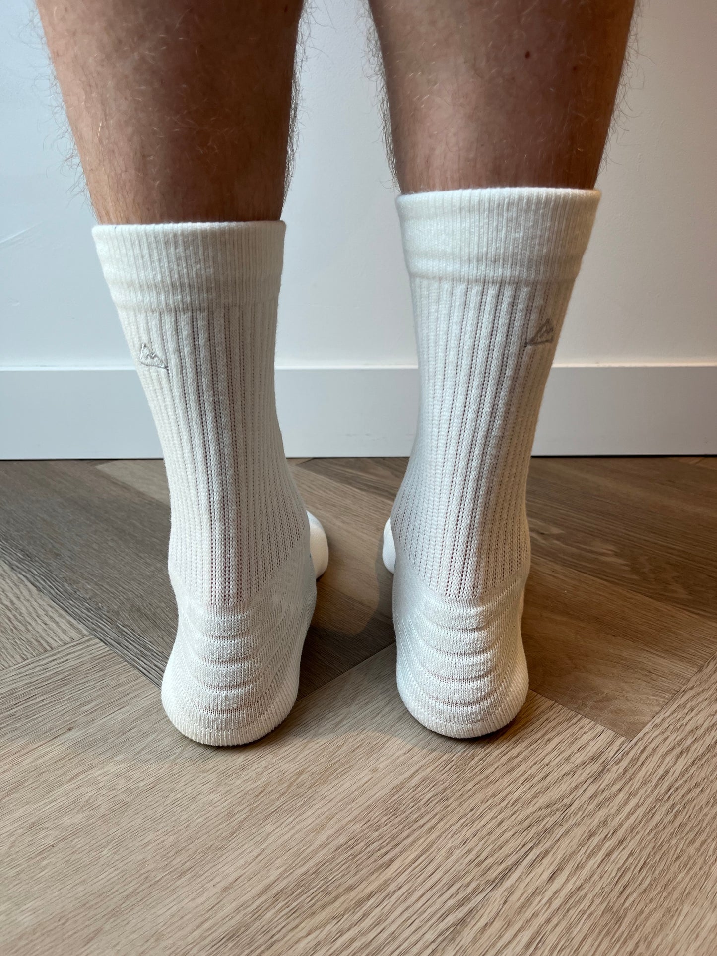 FRSH Originals Model Crew sokken wit heren maat 39-43, achteraanzicht met geborduurt logo
