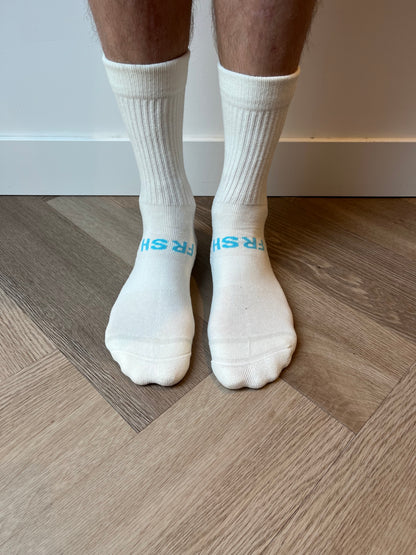 FRSH Originals Model Crew sokken wit heren maat 43-46, vooraanzicht met turquoise naam